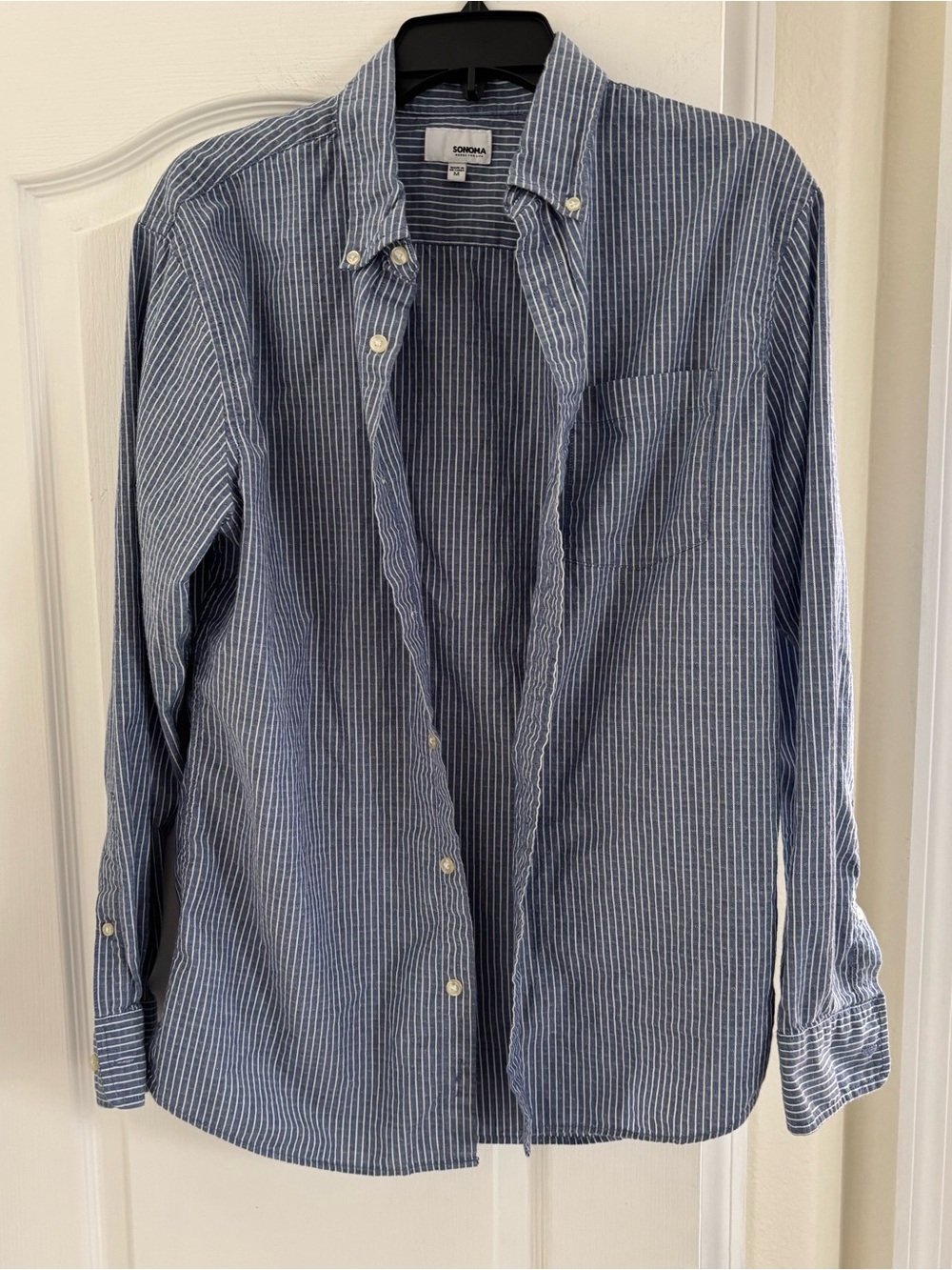 Sonoma Men's Navy and White Pinstripe Button-Down Shirt. Size M
